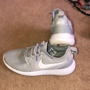 WOLF GREY NIKE ROSHE TWO